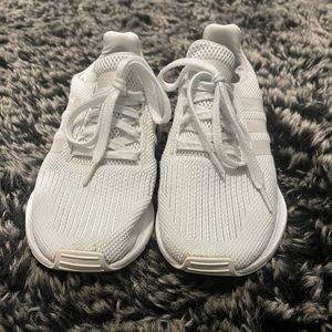 Adidas tennis shoes size 7 1/2